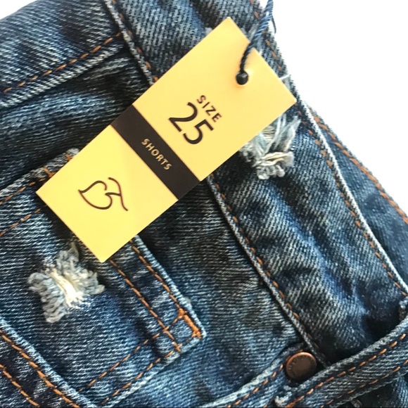 NWT Lily & Parker women’s distressed jean short 25 - Picture 2 of 3